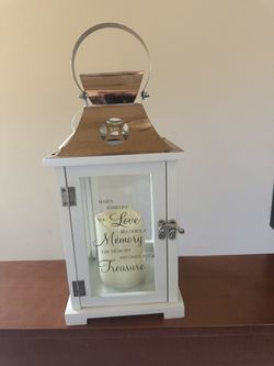 Super cute little lamp that lights up brand new asking 10