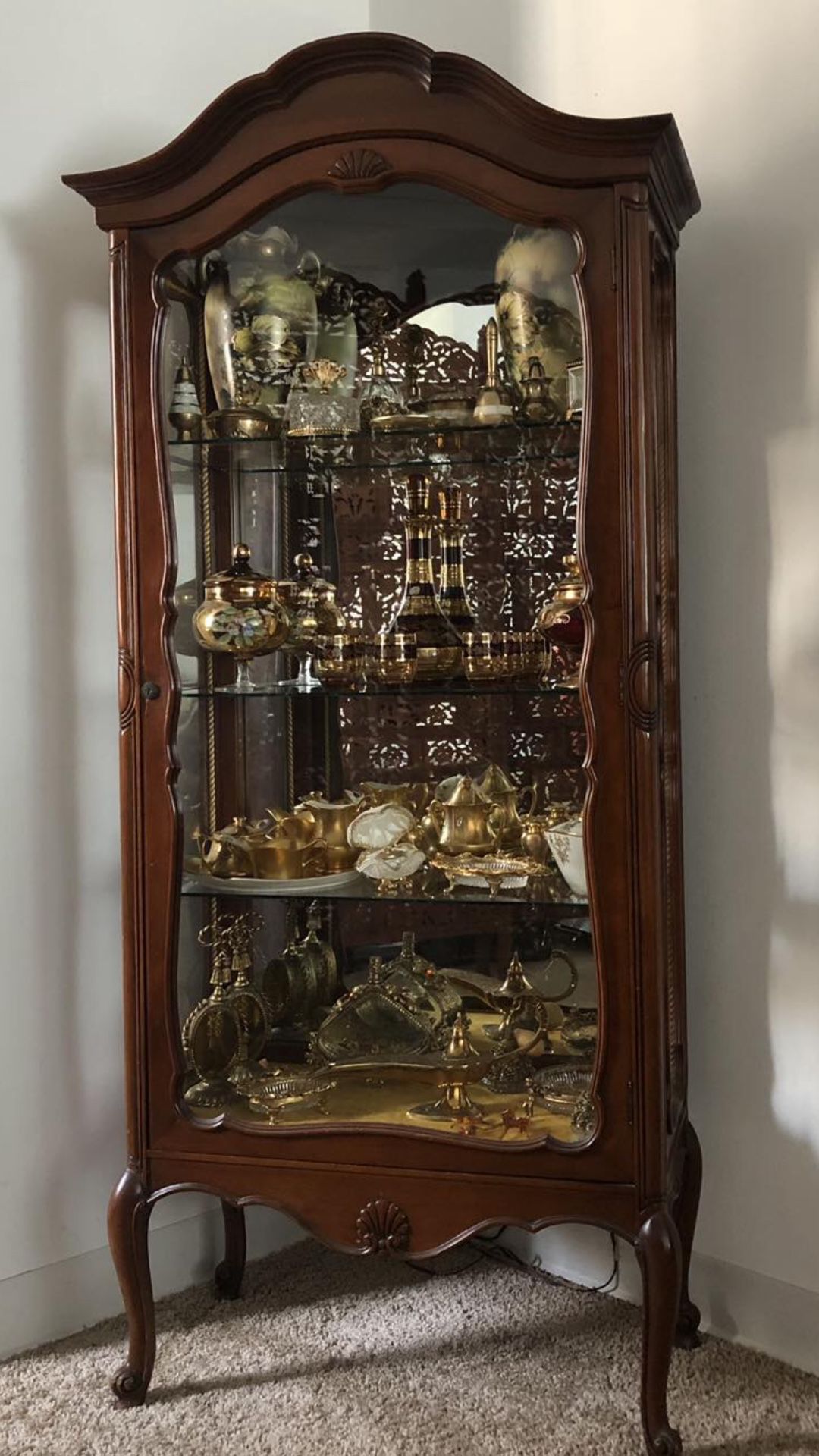 Antique curio cabinet. H. 66. L. 27. D. 13