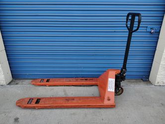Pallet Jack 5000lb capacity excellent working condition wheels like new