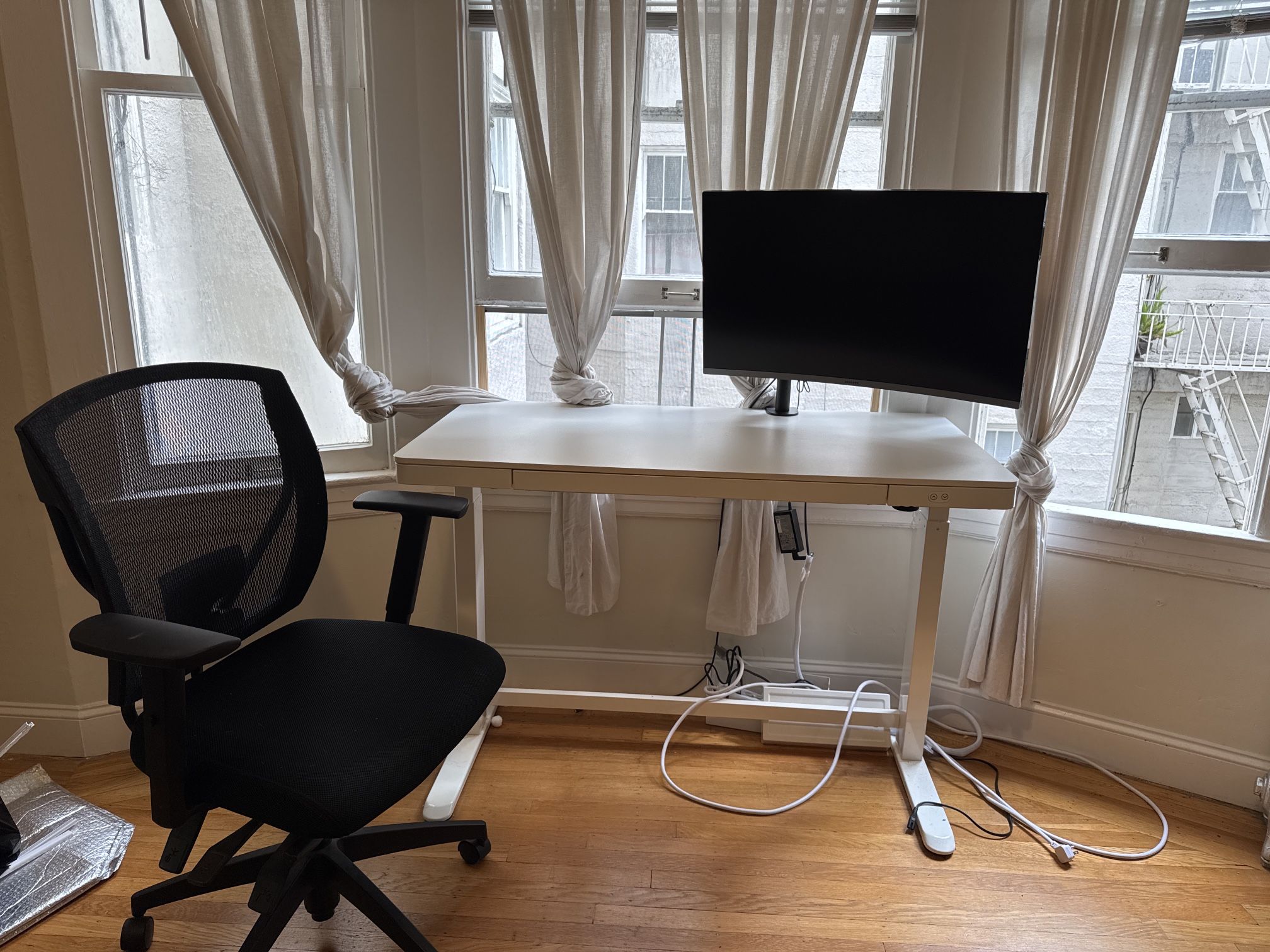 Sit/Stand Desk & Office Chair