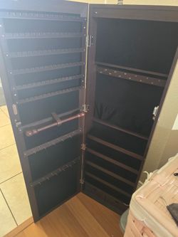Over the door jewelry cabinet