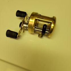 Shimano Catala 300  fishing Reel Excellent condition great for salt or freshwater