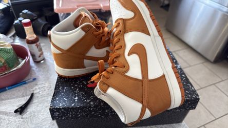 Jordan Dunk High Retro SE Monarch Sneakers