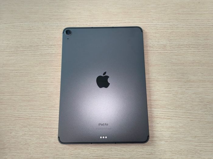 iPad Air 5th Gen (2022) 64GB Unlocked