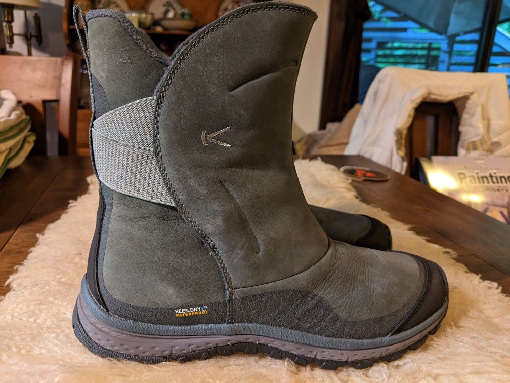 Keen Women's 8.5 Suede Boots