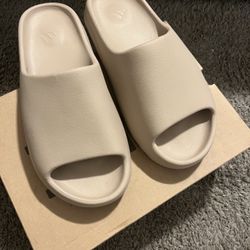 Yeezy Slides 