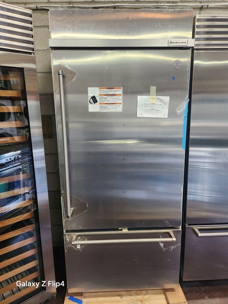 KitchenAid 20.9 Cu Ft Built-In Bottom Freezer Refrigerator In Stainless Steel Platinum Interior New