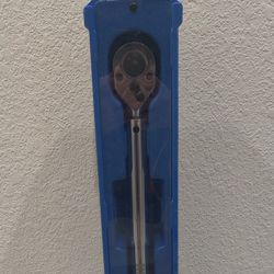 Kobalt 1/2in Drive Click Torque Wrench 50 to 250ft/lb - New