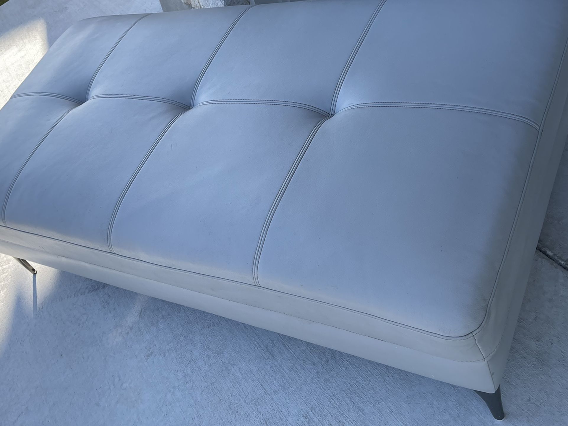 Sofia Vergara Via Sorrento Platinum 2 Pc Sectional Plus Ottoman