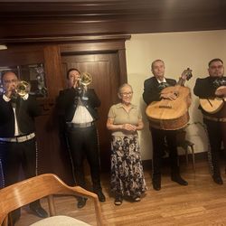 Vihuela Y Mariachi 