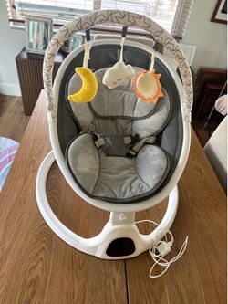 Electric baby swing