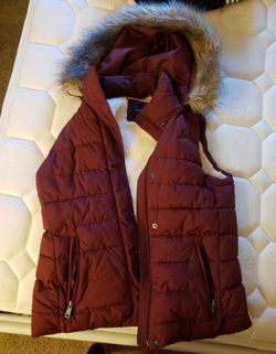 Banana Republic Burgandy Vest❤️