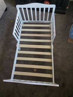 Toddler bed frame