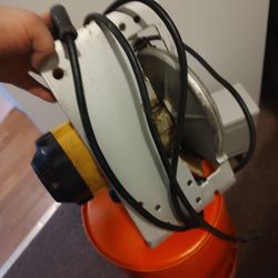 DeWalt Saw