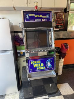 Joker Wild Poker Slot Machine 