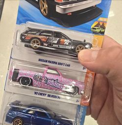 Hot Wheels L Case Banger STH + 2 Hottest Mainlines