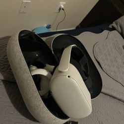 Oculus Quest 2 128gb W/ Elite Strap And Carrying Case