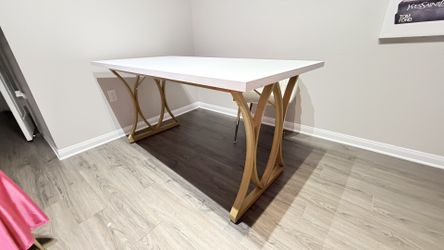 Dinning Table 