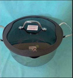 Olla de 7,5 Qt $95 nueva
