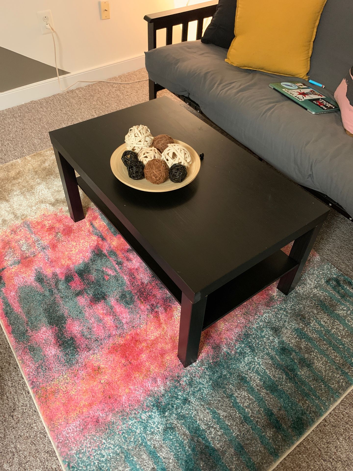 Ikea Coffee Table With Centerpiece