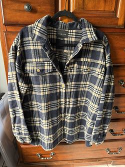 Women’s Sweater (Medium)