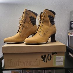 Pre Owned Timberland Devlin Womens  Heeled Boot  Wheat Color Size 9.5 3" Heel