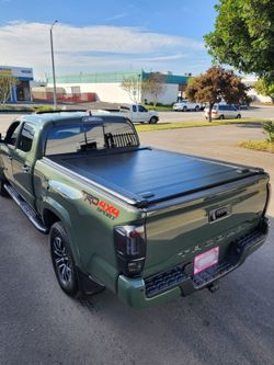 SyneticUSA 2016- 2025 Tacoma Off-Road Ready Pro Aluminum Manual Retractable Roll up Water-Proof Truck Bed Tonneau Cover for 6 Feet Long Bed