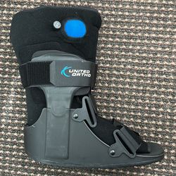 United Ortho USA14115 Short Air Cam Walker Fracture Boot, Medium, Black