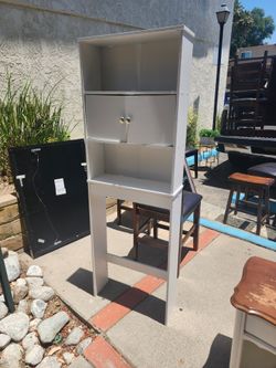 Restroom cabinet