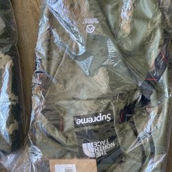 Supreme The North Face Summit Series Outer Tape Seam Route Rocket Backpack