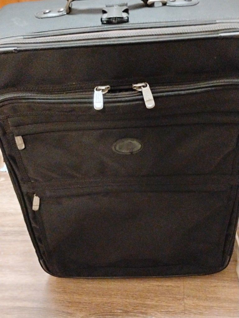 Kirkland Signature 26” Upright Expandable Wheeled😙 Carry On Black Luggage