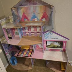 Doll House 