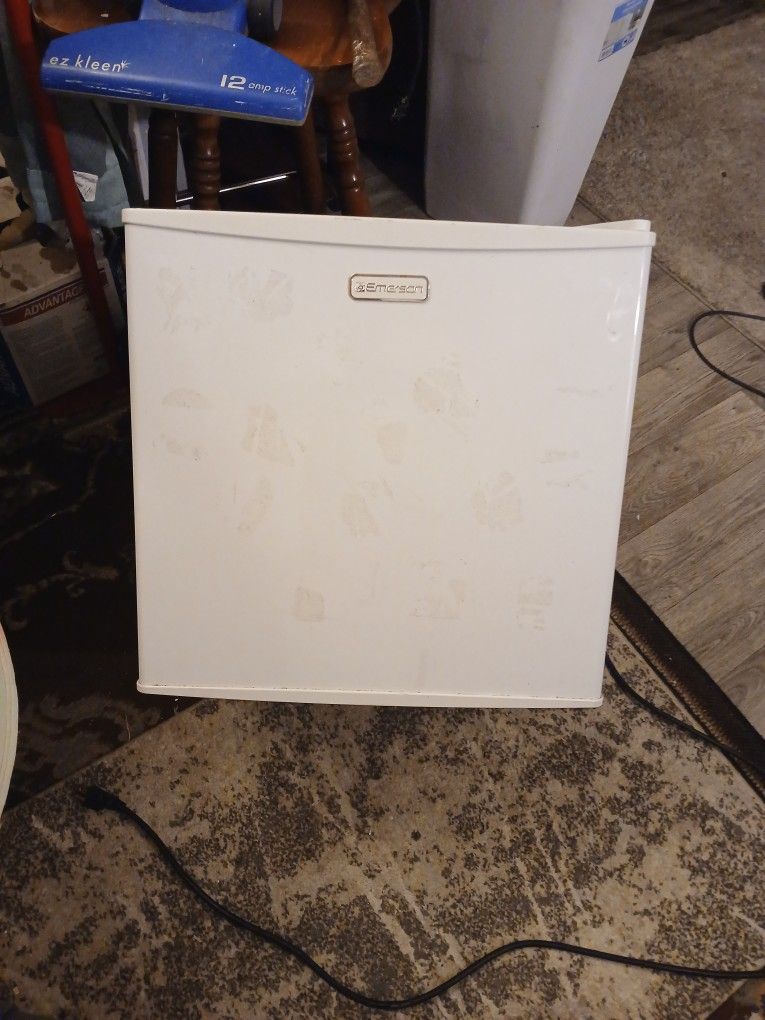 Mini Fridge 