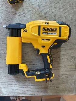 DeWalt 20V XR Brushless 18GA Stapler tool only
