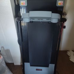 Folding Treadmill with Console