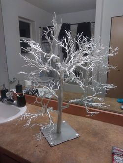 A tree to put earrings and bracelets