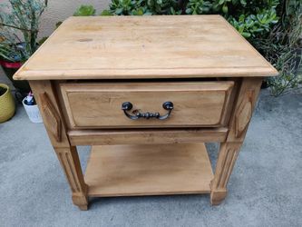 Cute Vintage End Table