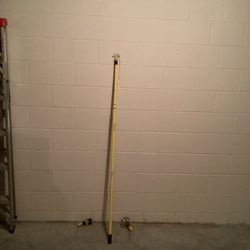 Adjustable Light Bulb Changer