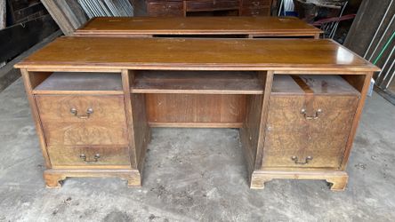 (2) Credenzas - Matching