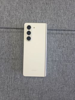Samaung galaxy fold 5....256gb. Unlock any sim