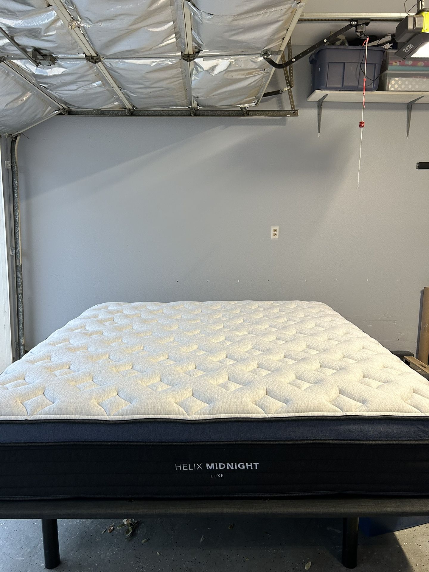 King Helix Luxe Midnight Mattress With ErgoAlign Upgrade