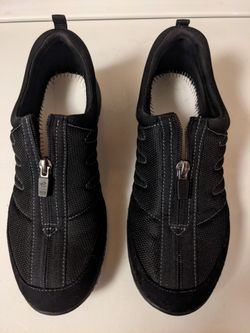 Easy Spirit Black Slip-In Leather Shoes