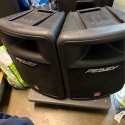 Peavey speakers