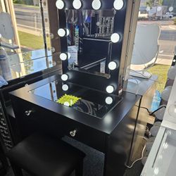 Brand New Vanity With Stool & Hollywood Mirror W/ Light $349