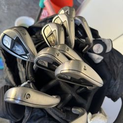 Callaway Rogue Max Iron Set 4–SW (10 Clubs) – Excellent Condition – Right Hand Stiff