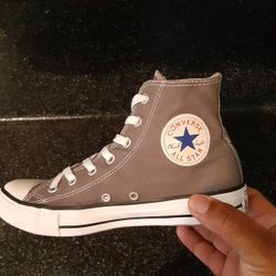 Converse womens 7.5 Great Condition 