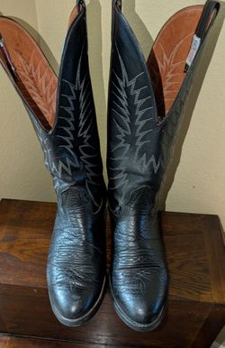 Nocona N820 Men's size 8.5D Bull hide Boots.