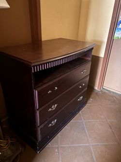 Wood chest drawer
