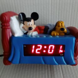 Mickey Mouse and Pluto "bed" digital alarm clock - Vintage Working