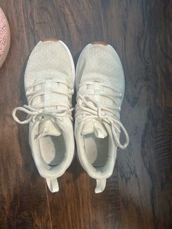 Women’s Pale Yellow Time and Tru Sneakers Size 7